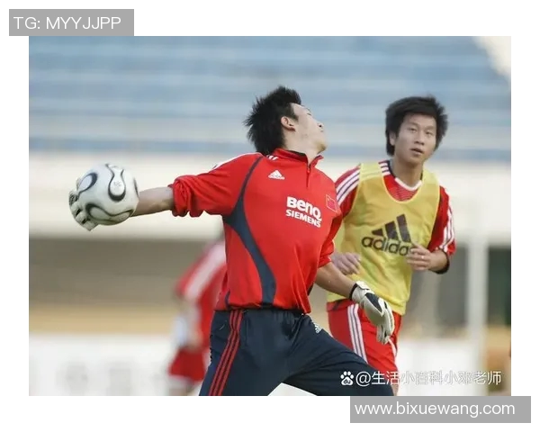 足球场上的巨力之星力量与技巧并存的传奇球员们