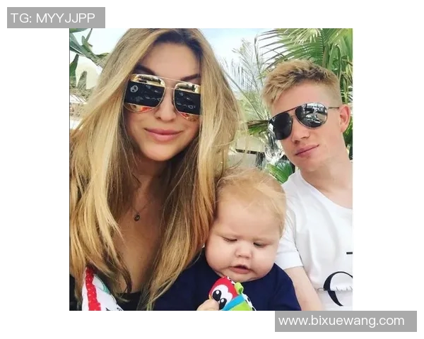 足球明星丁丁与女友的甜蜜生活揭秘及其背后的爱情故事