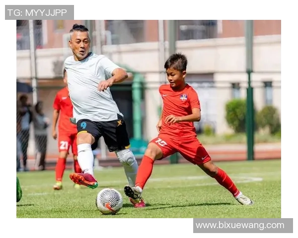 足球明星与粉丝的温馨互动瞬间展现真情与热爱