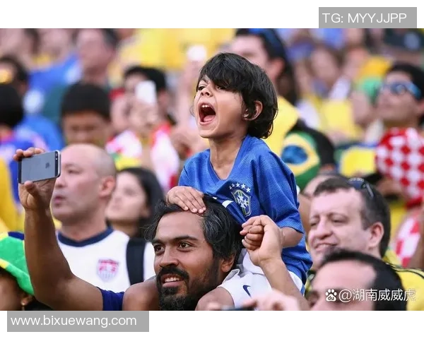 足球明星化妆前后的惊人变化揭秘引发球迷热议与关注