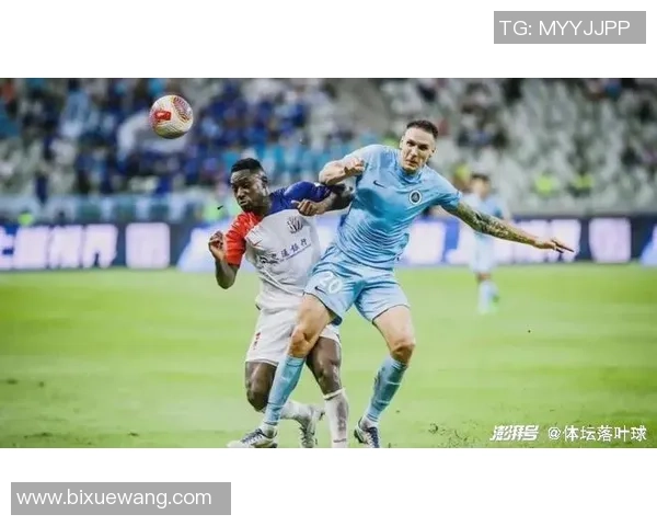 足球明星因冲突被拍打倒在地引发广泛关注与讨论