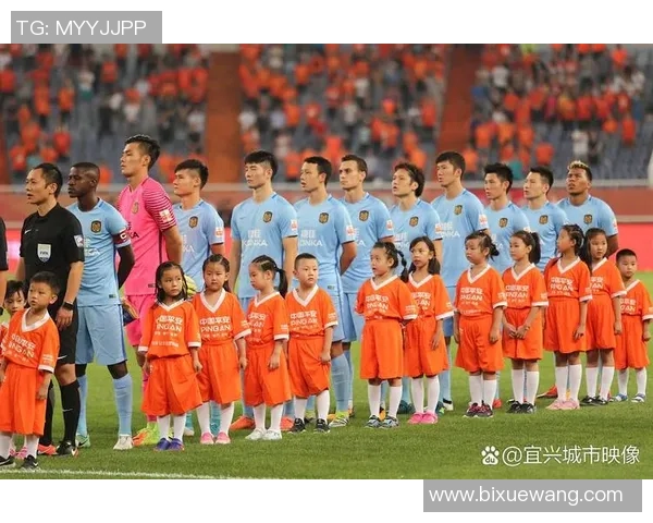 足球明星团队携手奋战成功晋级展现团结与实力的精彩瞬间