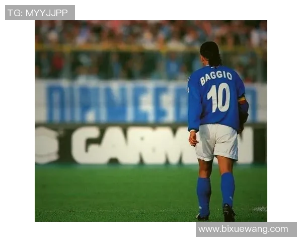 足球明星巴蒂背影展现无尽魅力与传奇风采的瞬间