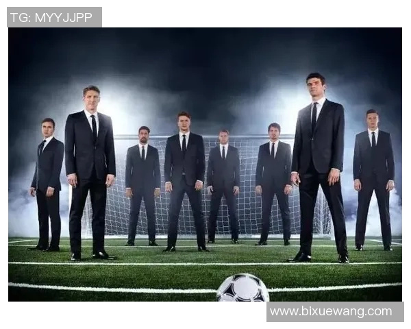 足球明星帅气合剪展现球场魅力与时尚风采的完美融合