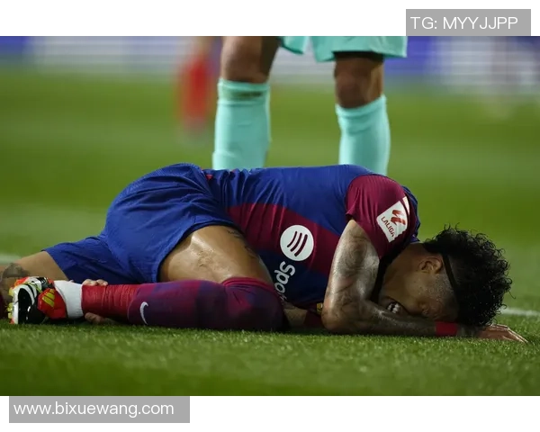 足球明星比赛意外露鸟引发热议球迷反应各异引关注