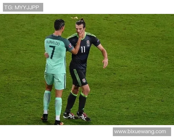 足球明星脚法对比解析探秘不同风格与技术的魅力与影响 足球明星脚法对比解析探秘不同风格与技术的魅力与影响